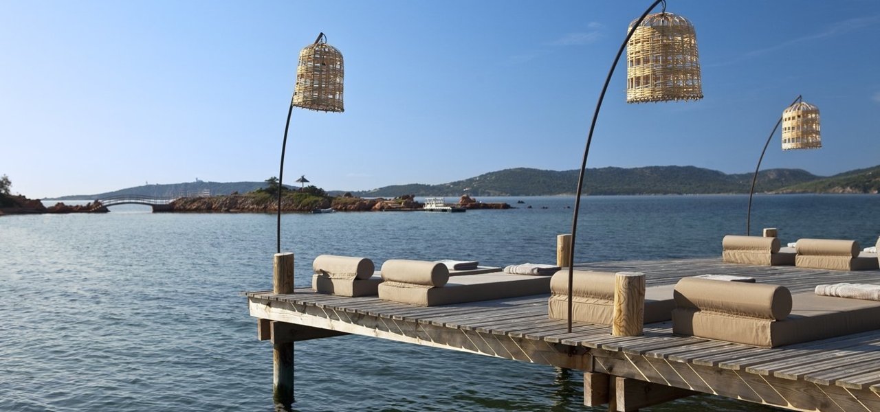Hotel jetty